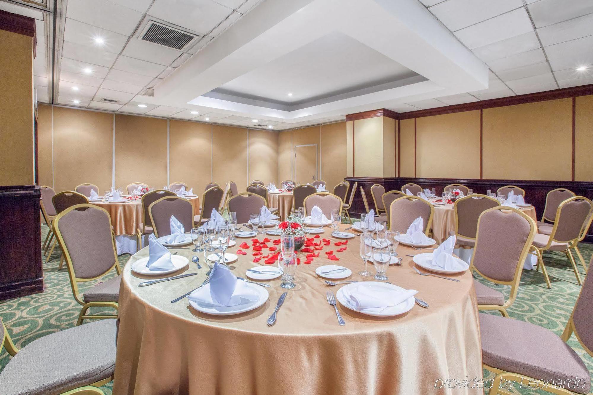 Crowne Plaza San Pedro Sula Hotel Eksteriør billede